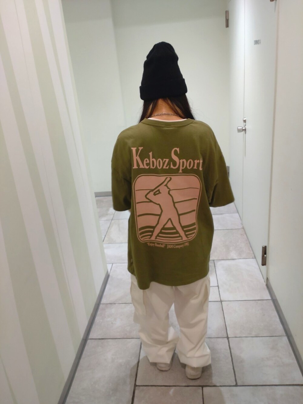 「ビッグシルエット、ストリートコーデ、keboz、オーバーサイズ、メンズライク、ジーユー(GU)」｜「KEBOZのアイテム（Tシャツ/カットソー、グリーン系）」を使った、りあさん（レディース・153cm）の秋コーディネートの2枚目の写真