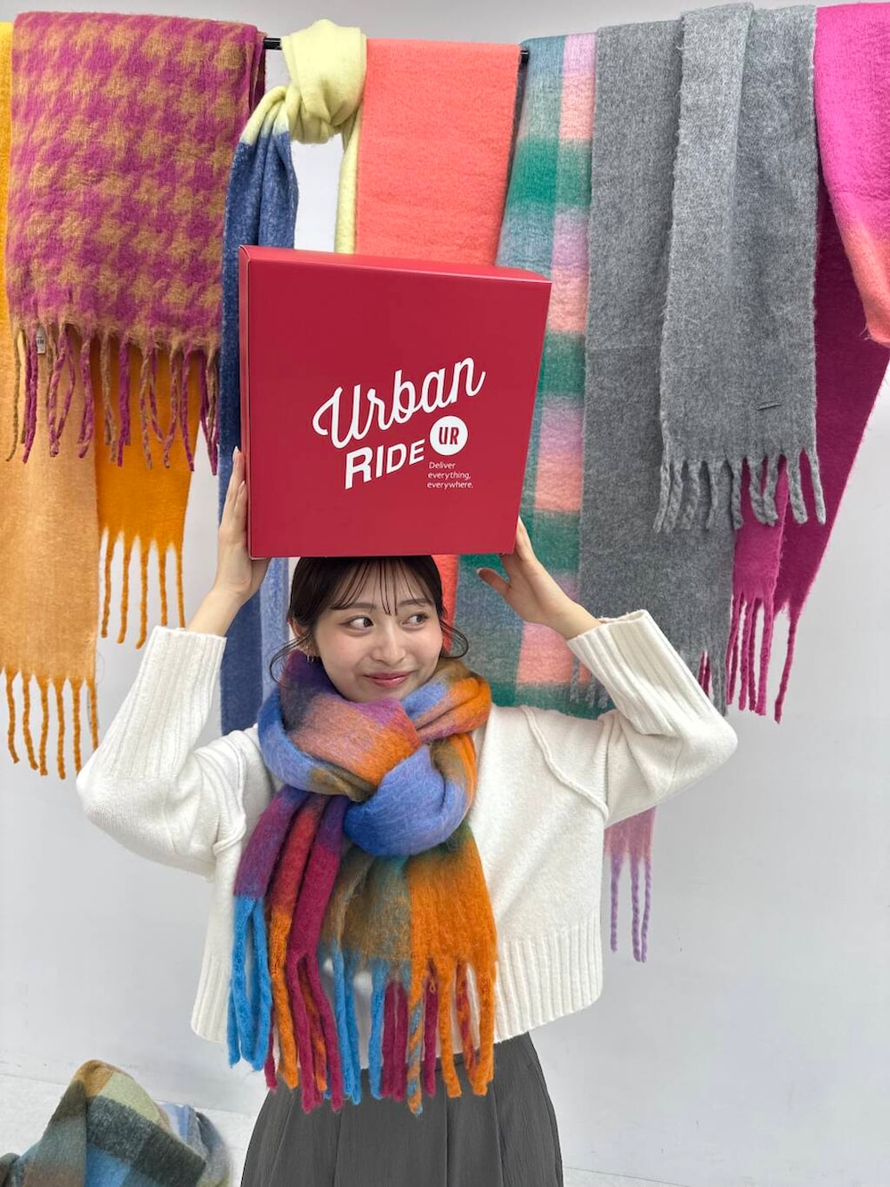 その他のマフラーを着用したレディースの冬コーディネートの3枚目の写真