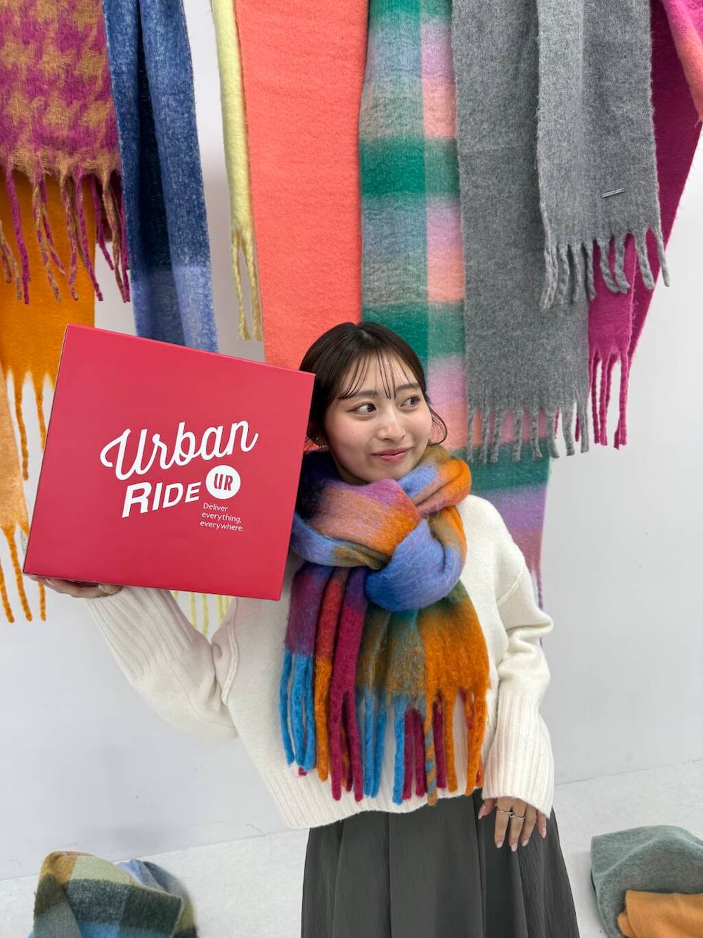 その他のマフラーを着用したレディースの冬コーディネートの2枚目の写真