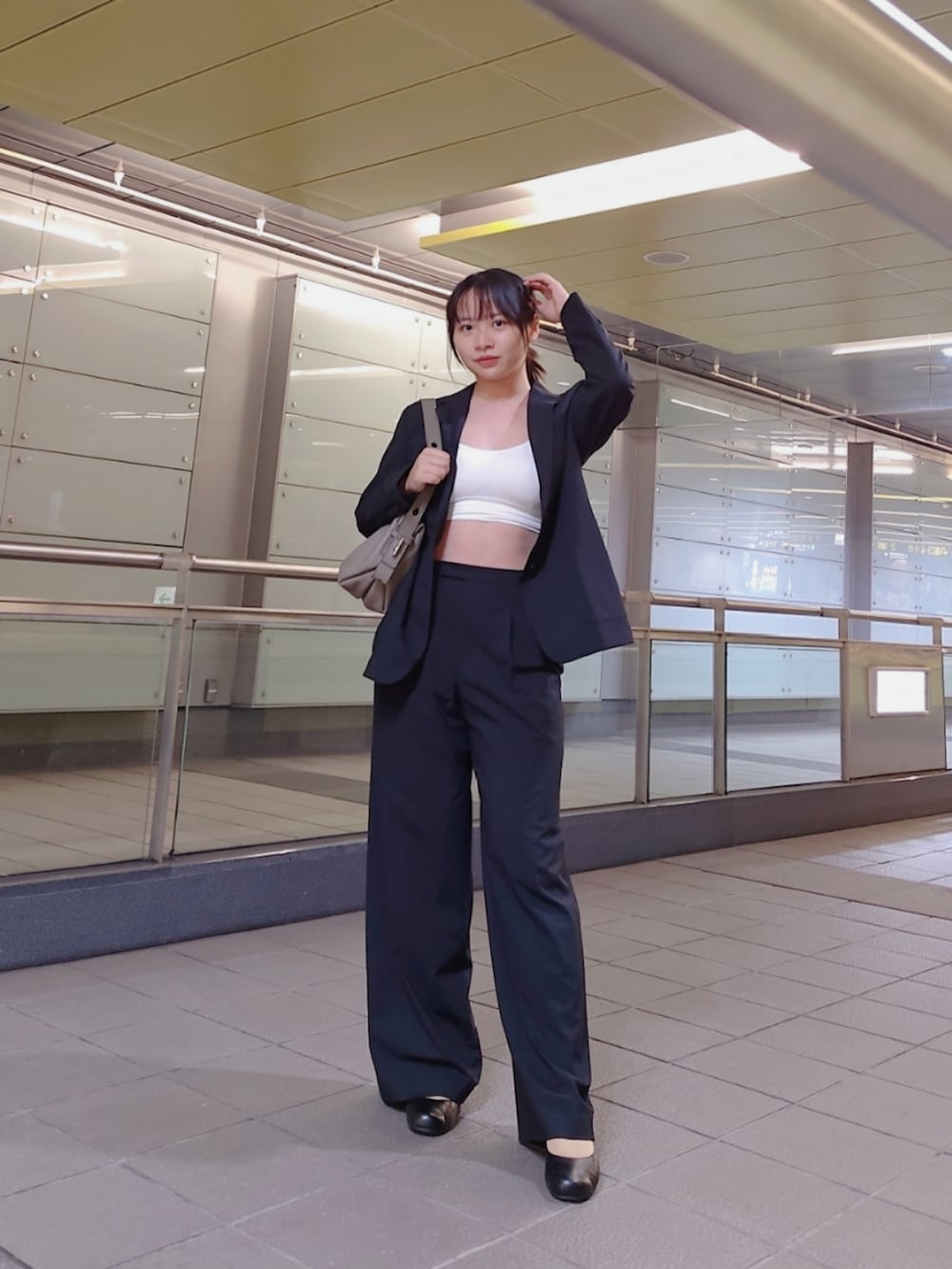 寶寶鷹｜UNIQLOのスーツパンツを使ったコーディネート - WEAR