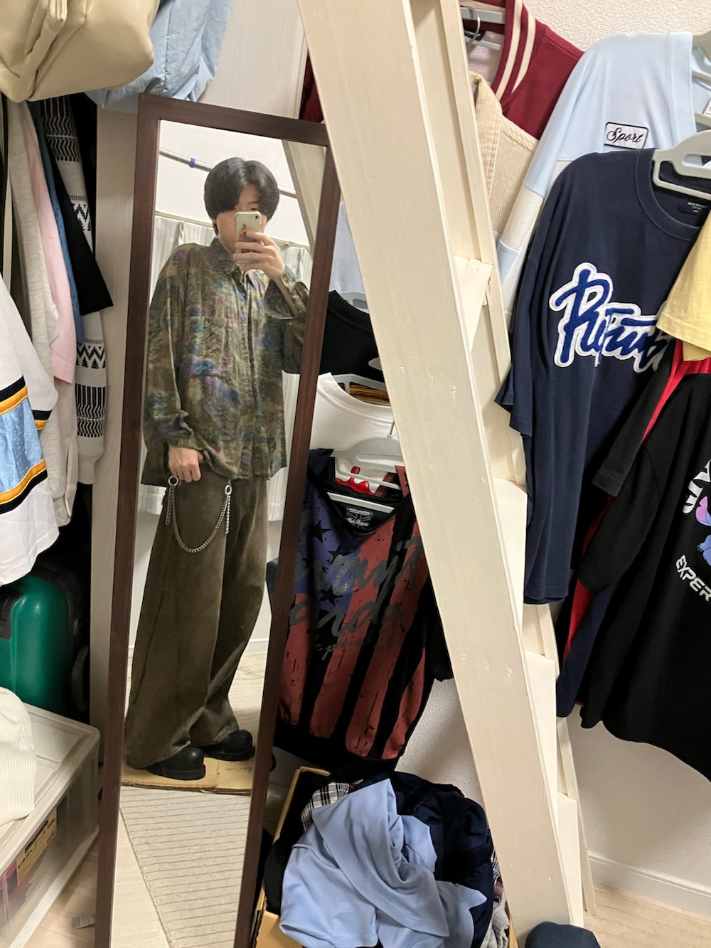 「古着MIX、古着、GRANCY、きれいめカジュアル」｜「GRANCYの【GRANCY】ZipDesign Buggy DenimPants / ジップデザイン バギーデニム パンツ（デニムパンツ、ブラウン系）」を使った、dadaさん（メンズ・179cm）の春コーディネートの2枚目の写真
