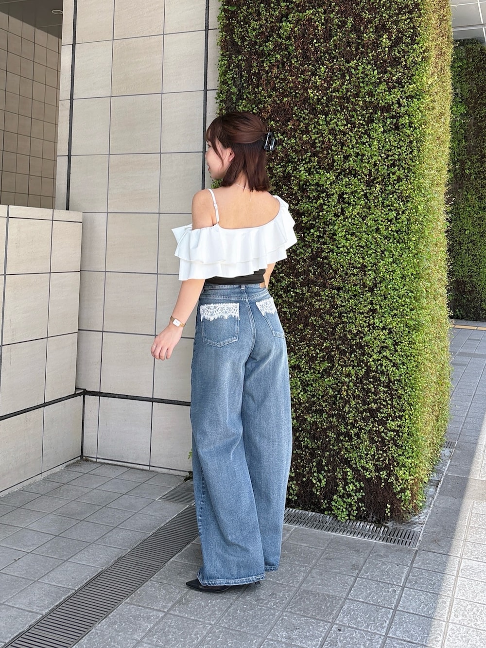 「初夏コーデ、夏コーデ」｜「Chicoの【水着/トップス】ダブルフリルワンショルトップス（水着、ブラック系）」を使った、miyumoさん（骨格ストレート・レディース・153cm）の春コーディネートの5枚目の写真