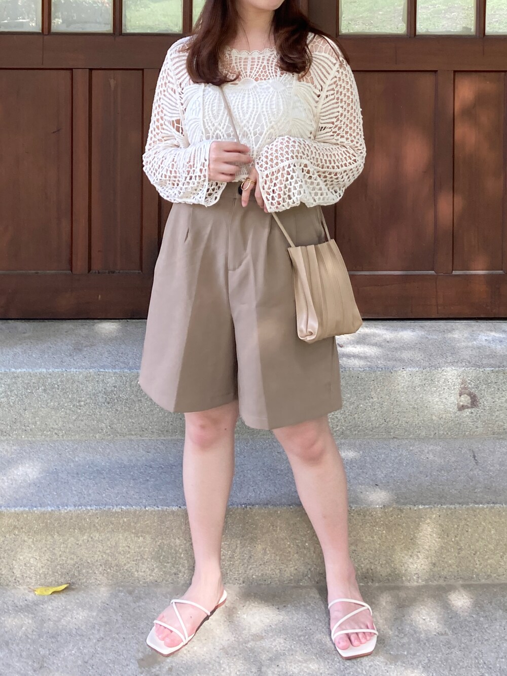 「ootd、夏コーデ、大人カジュアル、オトナカジュアル、おしゃれさんと繋がりたい、カジュアル、カジュアルコーデ、ニット、休日スタイル、パンツスタイル、ベージュ、サンダル、きれいめカジュアル、シンプル、シンプルコーデ」｜「Ambre Cielのかぎ針風トップス／【WEB/EC限定商品】（Tシャツ/カットソー、ホワイト系）」を使った、pipipigmeowさん（レディース・158cm）の夏コーディネートの3枚目の写真