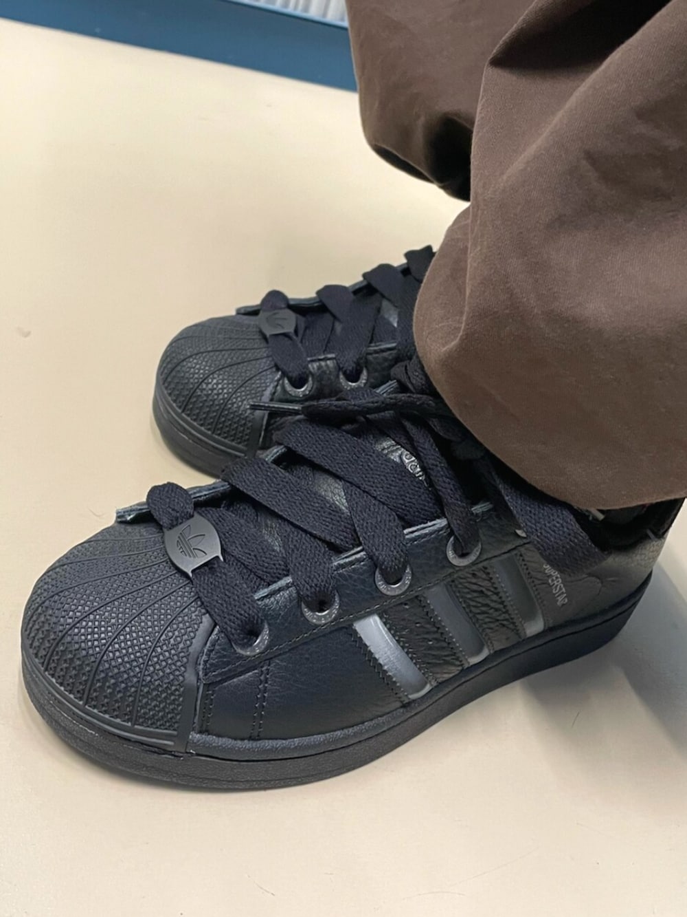 「adidas、adidas originals、アディダス、アディダスオリジナルス、スニーカー、ジャージ、スーパースター」｜「adidasのスーパースターII / Superstar II  / アディダスオリジナルス adidas Originals（スニーカー、ブラック系）」を使った、At さん（レディース・157cm）の夏コーディネートの2枚目の写真