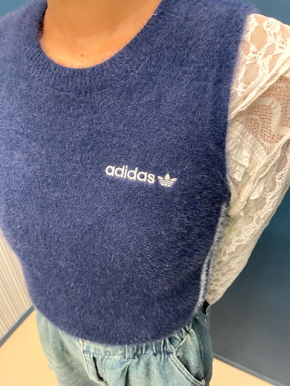 トーキョー/ Tokyo、フラッフィー ニットベストのアディダスコーデ