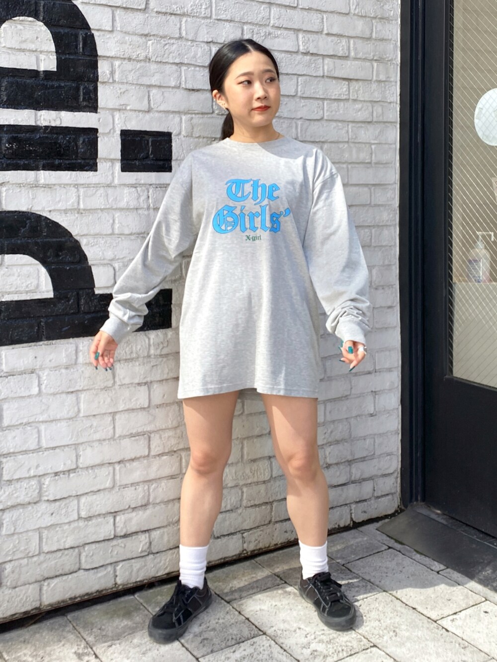 「秋のコーデ、カジュアルコーデ、ゆるコーデ、着回しコーデ、低身長、楽チンコーデ、ビックシルエット、ジャケットスタイル、x-girl、ショートパンツ、ボアジャケット、ボア、x-girl_ootd、ワンピース、スニーカー」｜「X-girlのBUFFALO PLAID BOA BLOUSON（ブルゾン、ブルー系）」を使った、YO-NEさん（レディース・155cm）の秋コーディネートの2枚目の写真