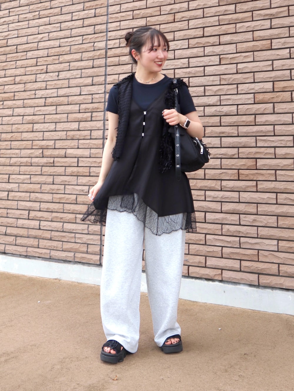 さとみ🫐（23）　　さんの「マルチポケットワンショルダーBAＧ/327984（JEANASIS）」を使ったコーディネートの3枚目の写真