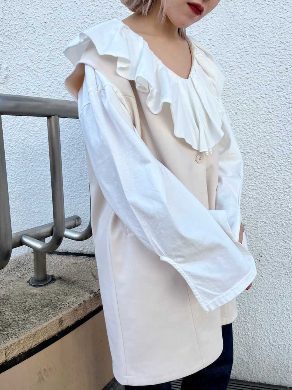 「Kastane、kastane_ootd、ベスト、衿付き」｜「Kastaneの【2022SSアイテム】圧縮ジャージーベスト（ベスト、ホワイト系）」を使った、KOUTA CHIHIROさん（レディース・153cm）の冬コーディネートの3枚目の写真
