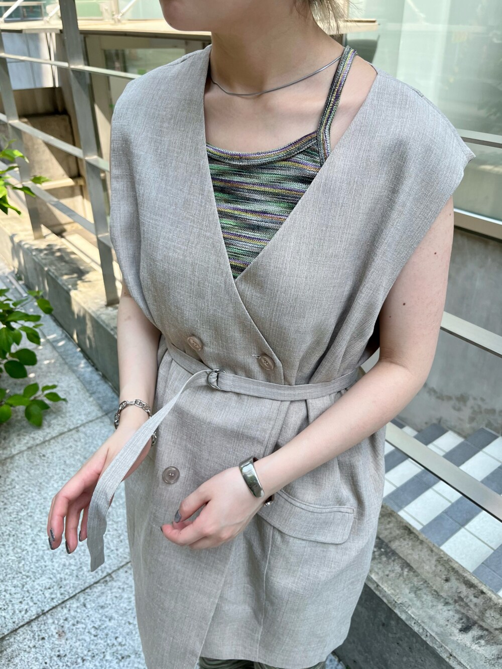 「Kastane、kastane_ootd、夏コーデ、ラフ、カジュアルコーデ、低身長、低身長コーデ、ベスト、セットアップ」｜「Kastaneの【SETUP対応】カップ付きグラデボーダージャガードキャミ（キャミソール、グリーン系）」を使った、KOUTA CHIHIROさん（レディース・153cm）の春コーディネートの4枚目の写真