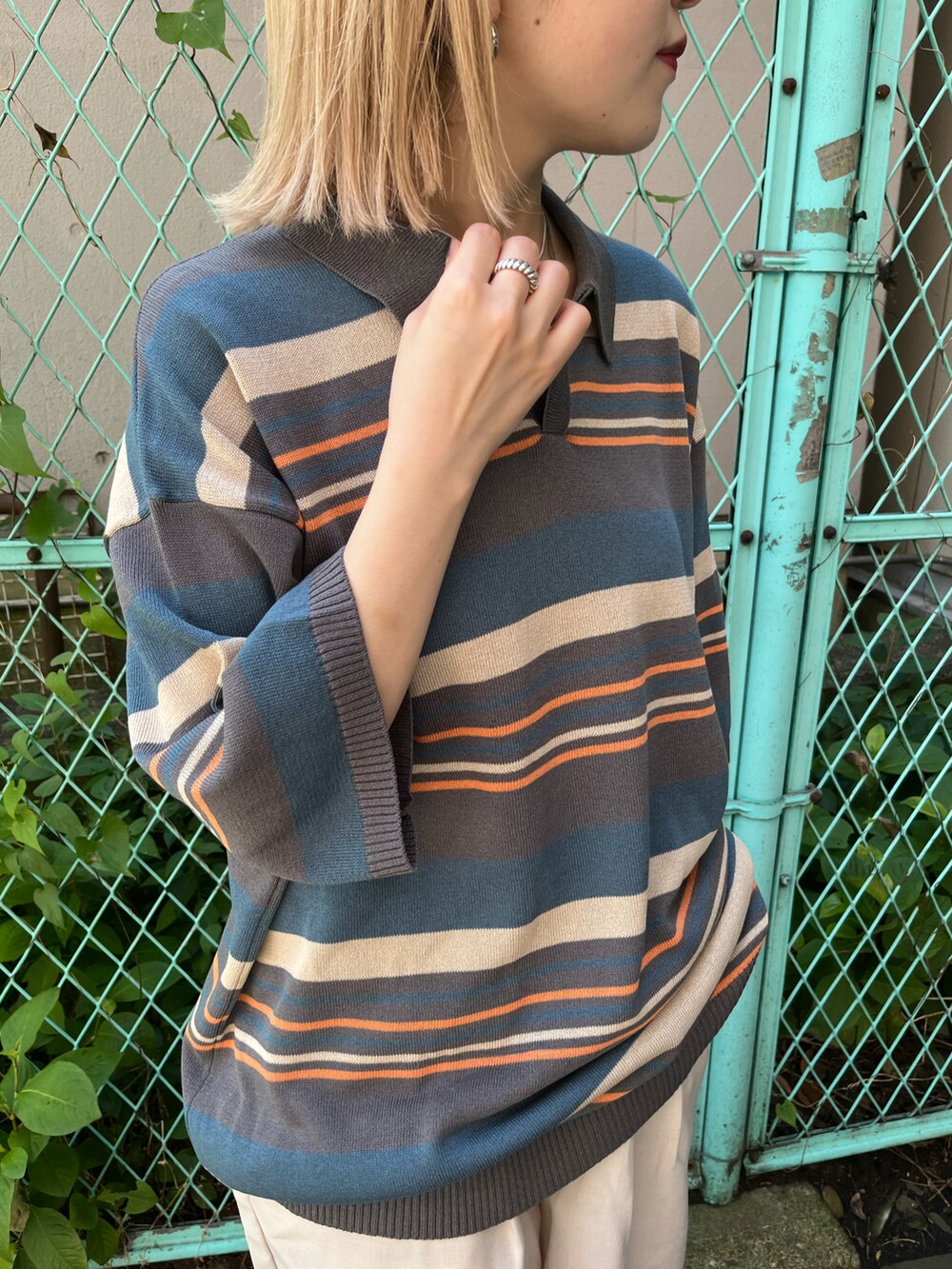 「Kastane、kastane_ootd、WHIMSIC、ポロシャツ、ハーフパンツ、ラクチンコーデ、カジュアル、低身長、低身長コーデ、低身長女子」｜「Kastaneの【WHIMSIC】MULTI BORDER KNIT POLO SHIRT（ニット/セーター、グレー系）」を使った、KOUTA CHIHIROさん（レディース・153cm）の夏コーディネートの2枚目の写真