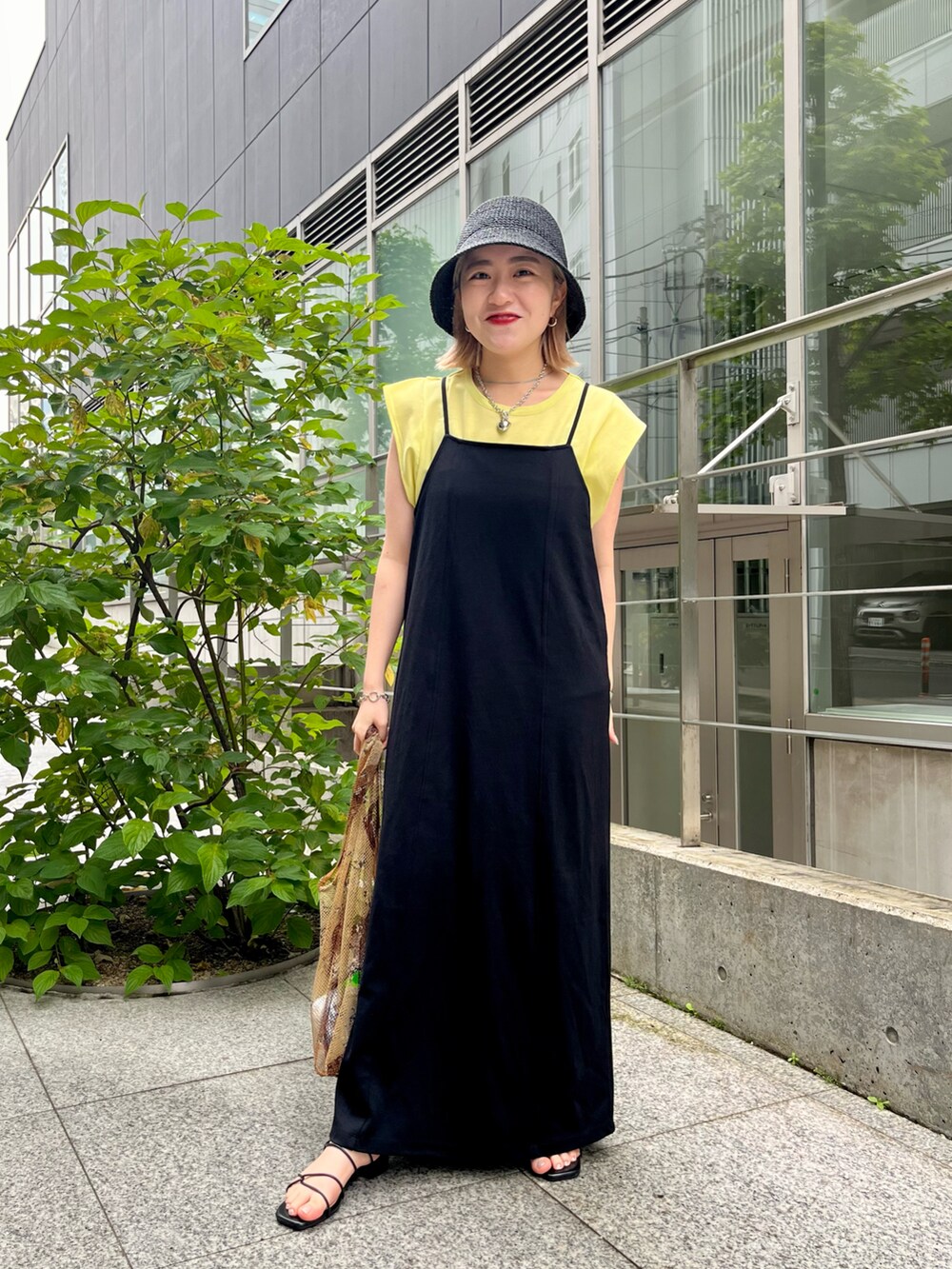 「Kastane、kastane_ootd、夏コーデ、大人カジュアル、ラクチンコーデ、キャミワンピ、骨格ウェーブ、低身長」｜「Kastaneの【新色追加】ポンチキャミワンピース（ワンピース、ブラック系）」を使った、KOUTA CHIHIROさん（レディース・153cm）の夏コーディネートの2枚目の写真