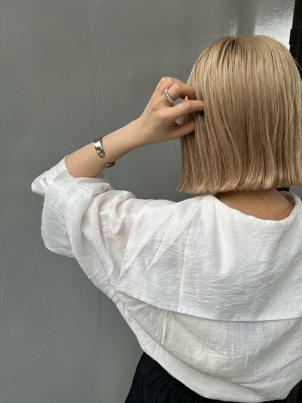「Kastane、kastane_ootd、シアーシャツ、パンツコーデ、ootd、ラクチンコーデ、初夏コーデ、春、大人ガーリー」｜「Kastaneのシアーセーラーブラウス（シャツ/ブラウス、ホワイト系）」を使った、KOUTA CHIHIROさん（レディース・153cm）の春コーディネートの3枚目の写真