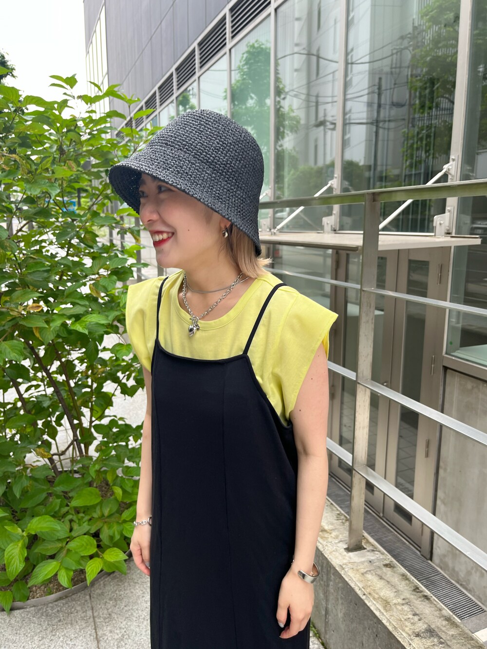 「Kastane、kastane_ootd、夏コーデ、大人カジュアル、ラクチンコーデ、キャミワンピ、骨格ウェーブ、低身長」｜「Kastaneの【新色追加】ポンチキャミワンピース（ワンピース、ブラック系）」を使った、KOUTA CHIHIROさん（レディース・153cm）の夏コーディネートの3枚目の写真