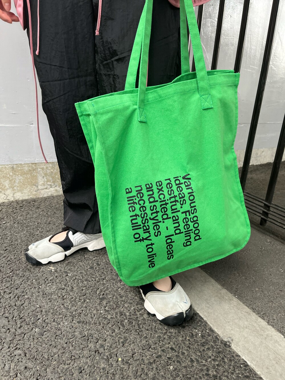 「Kastane、kastane_ootd、パンツコーデ、ベスト、キルティング、ピンク、シアー、初夏コーデ、低身長コーデ」｜「Kastaneのキルティングベスト（ベスト、ピンク系）」を使った、KOUTA CHIHIROさん（レディース・153cm）の春コーディネートの4枚目の写真