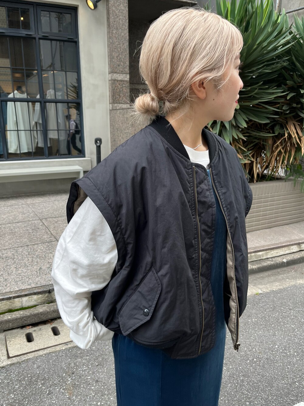 「Kastane、kastane_ootd、ブルゾン、キャミワンピ、ベロア」｜「Kastaneのリバーシブルマルチウェイブルゾン（ブルゾン、ブラック系）」を使った、KOUTA CHIHIROさん（レディース・153cm）の夏コーディネートの5枚目の写真