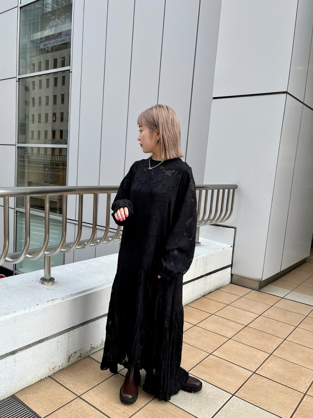 「カジュアル、大人コーデ、低身長コーデ、春コーデ、ロングワンピース、ワンピース、Kastane、kastane_ootd」｜「Kastaneの【サイズ0あり】シアージャガードレースワンピース（ワンピース、ブラック系）」を使った、KOUTA CHIHIROさん（レディース・153cm）の春コーディネートの4枚目の写真