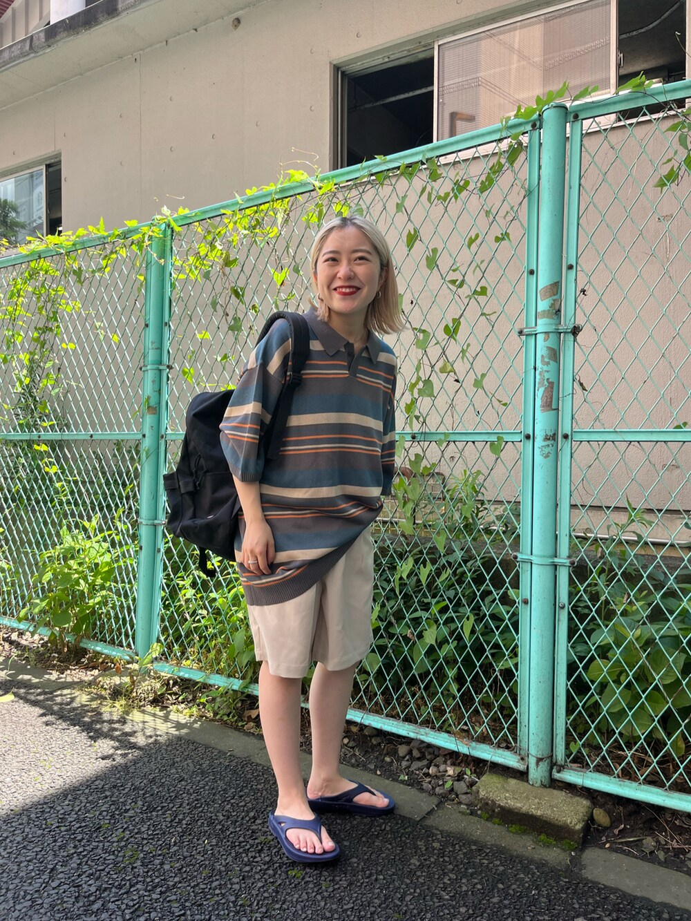 「Kastane、kastane_ootd、WHIMSIC、ポロシャツ、ハーフパンツ、ラクチンコーデ、カジュアル、低身長、低身長コーデ、低身長女子」｜「Kastaneの【WHIMSIC】MULTI BORDER KNIT POLO SHIRT（ニット/セーター、グレー系）」を使った、KOUTA CHIHIROさん（レディース・153cm）の夏コーディネートの3枚目の写真