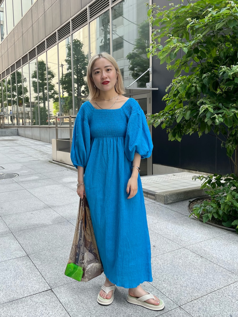 「Kastane、kastane_ootd、低身長女子、ワンピース、ワンピーススタイル、ブルー」｜「Kastaneの【サイズ展開あり】ギンガムシャーリングワンピース（ワンピース、ブルー系）」を使った、KOUTA CHIHIROさん（レディース・153cm）の夏コーディネートの2枚目の写真