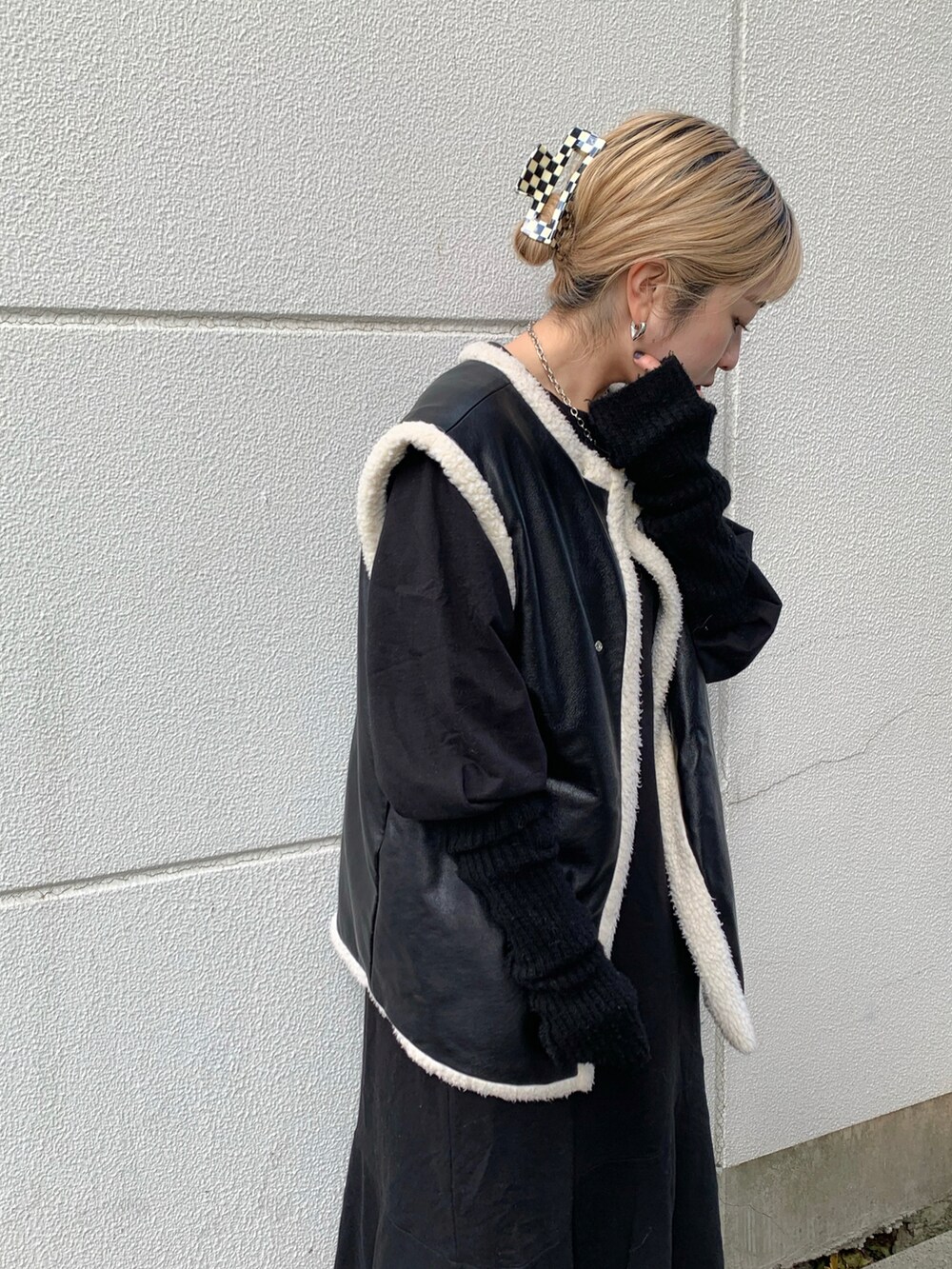 「Kastane、低身長コーデ、kastane_ootd、ボアベスト、カジュアル、ベスト」｜「Kastaneのフェイクレザーリバボアベスト（ベスト、ブラック系）」を使った、KOUTA CHIHIROさん（レディース・153cm）の冬コーディネートの3枚目の写真