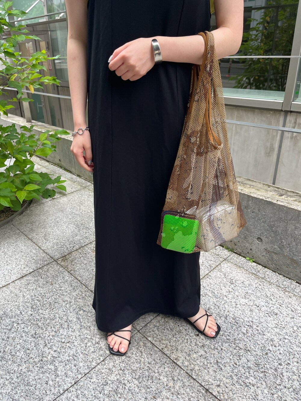 「Kastane、kastane_ootd、夏コーデ、大人カジュアル、ラクチンコーデ、キャミワンピ、骨格ウェーブ、低身長」｜「Kastaneの【新色追加】ポンチキャミワンピース（ワンピース、ブラック系）」を使った、KOUTA CHIHIROさん（レディース・153cm）の夏コーディネートの4枚目の写真