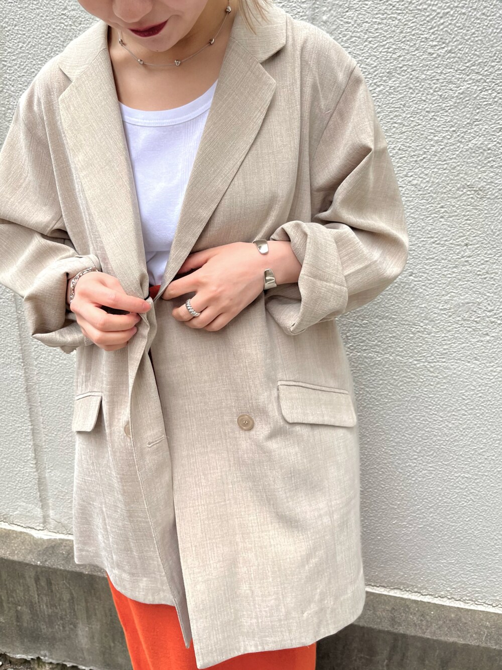 「カジュアル、春色、低身長コーデ、大人コーデ、春コーデ、ジャケット、Kastane、kastane_ootd」｜「KastaneのイージーIラインスカート（スカート、オレンジ系）」を使った、KOUTA CHIHIROさん（レディース・153cm）の春コーディネートの3枚目の写真