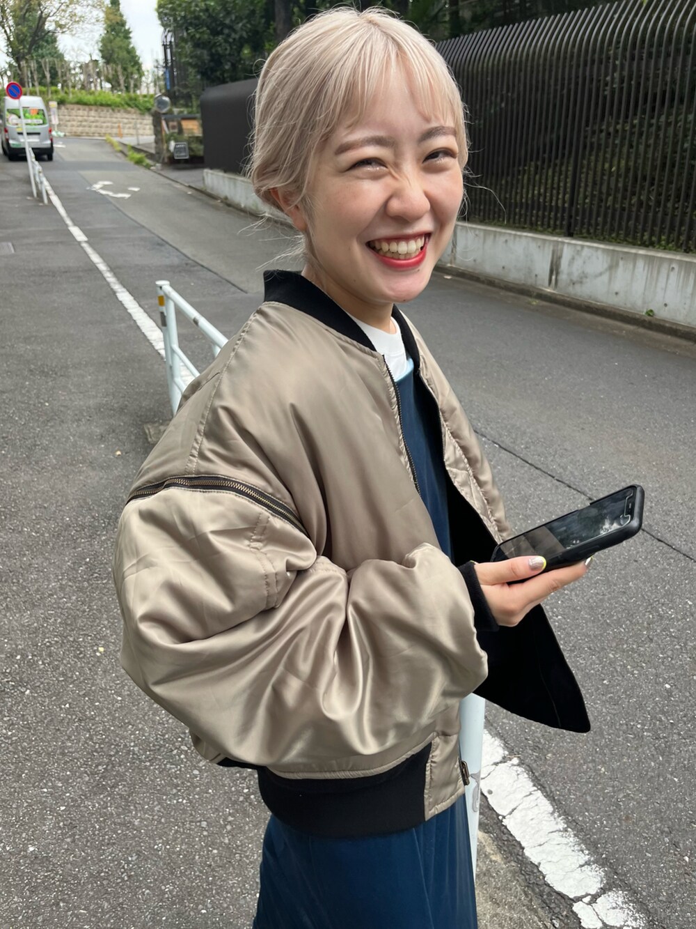 「Kastane、kastane_ootd、ブルゾン、キャミワンピ、ベロア」｜「Kastaneのリバーシブルマルチウェイブルゾン（ブルゾン、ブラック系）」を使った、KOUTA CHIHIROさん（レディース・153cm）の夏コーディネートの4枚目の写真