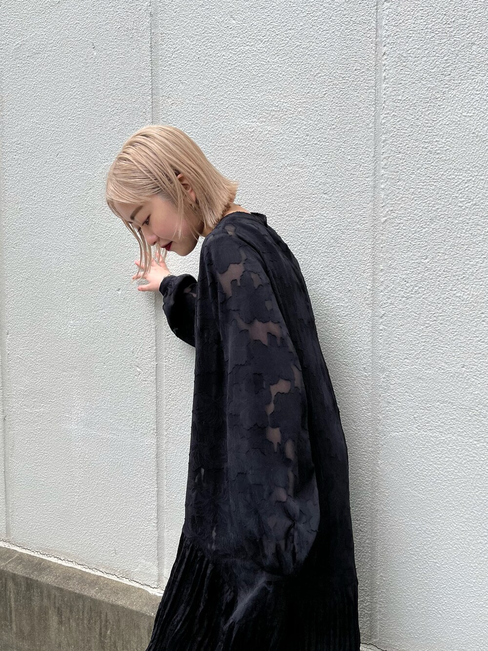 「カジュアル、大人コーデ、低身長コーデ、春コーデ、ロングワンピース、ワンピース、Kastane、kastane_ootd」｜「Kastaneの【サイズ0あり】シアージャガードレースワンピース（ワンピース、ブラック系）」を使った、KOUTA CHIHIROさん（レディース・153cm）の春コーディネートの2枚目の写真