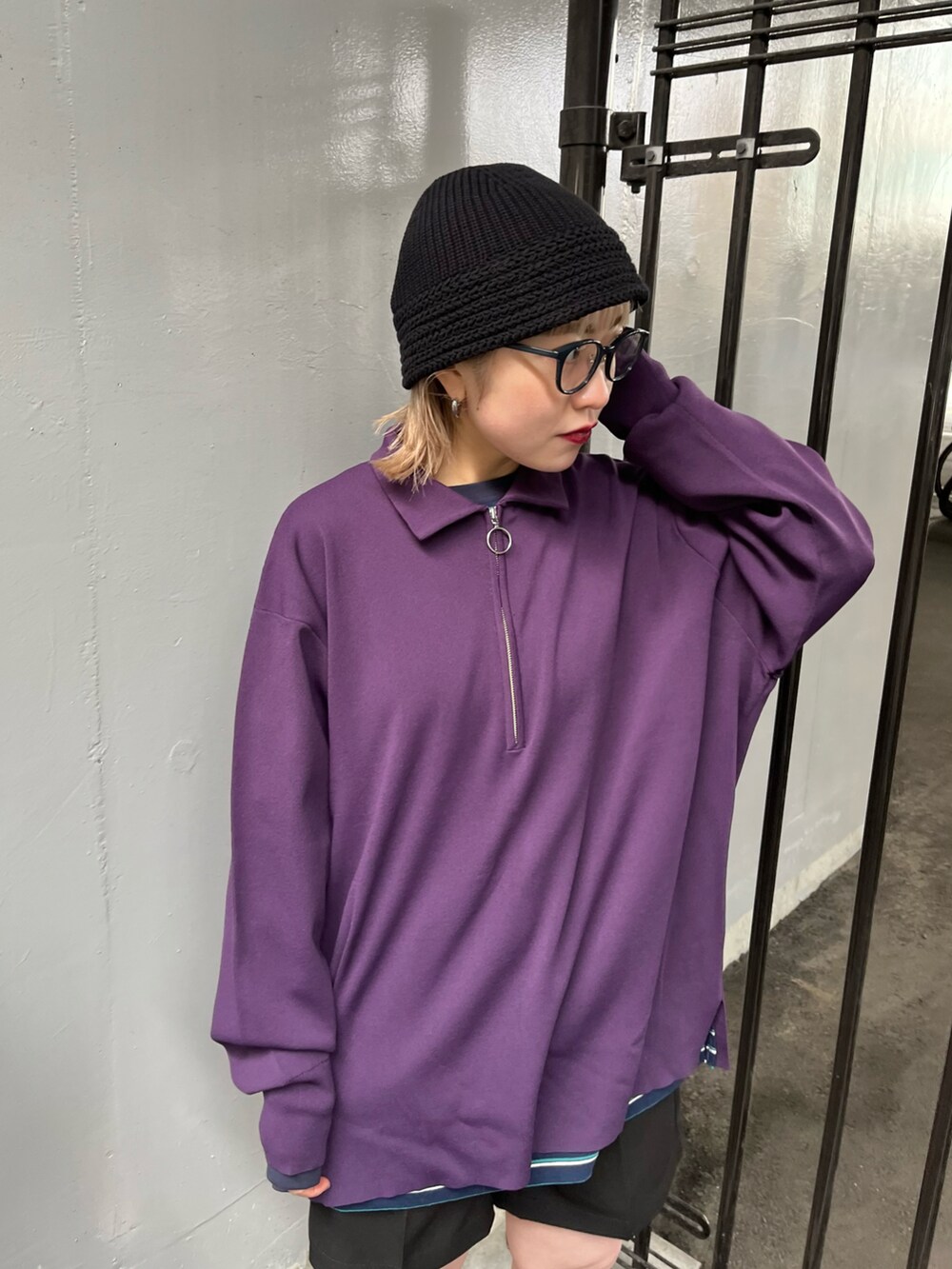 「シンプル、Kastane、kastane_ootd、WHIMSIC、低身長女子、メガネ女子、めがね」｜「Kastaneの【WHIMSIC】HALF ZIP KNIT POLO SHIRT（ニット/セーター、パープル系）」を使った、KOUTA CHIHIROさん（レディース・153cm）の冬コーディネートの2枚目の写真