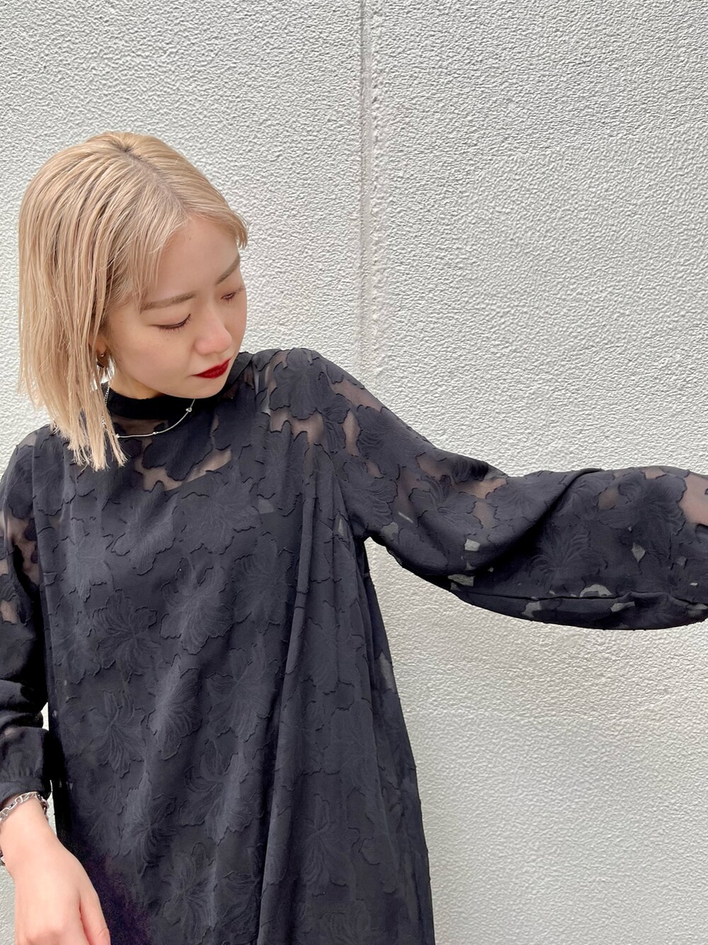 「カジュアル、大人コーデ、低身長コーデ、春コーデ、ロングワンピース、ワンピース、Kastane、kastane_ootd」｜「Kastaneの【サイズ0あり】シアージャガードレースワンピース（ワンピース、ブラック系）」を使った、KOUTA CHIHIROさん（レディース・153cm）の春コーディネートの3枚目の写真