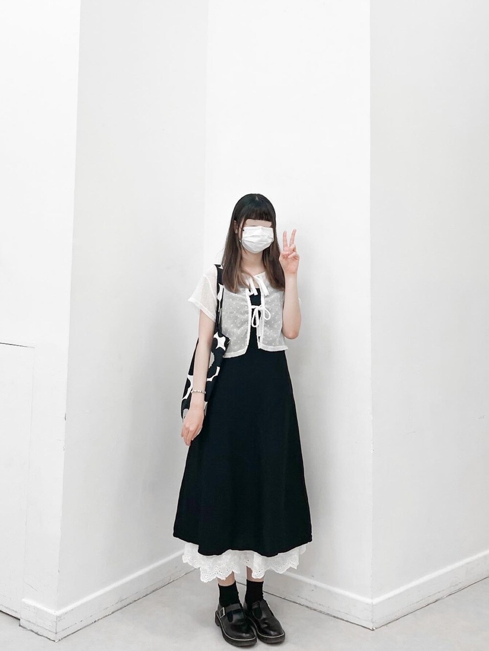 「Dr. Martensの【 Dr.Martens / ドクターマーチン 】RIY DrMartens POLLEY Tバーシューズ（その他シューズ、ブラック系）」を使った、wearareyou?さん（レディース・168cm）の春コーディネートの2枚目の写真