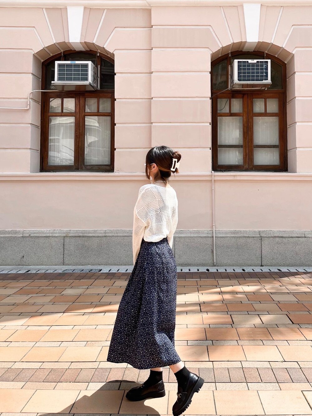 「no brandのアイテム（ローファー、ブラック系）」を使った、wearareyou?さん（レディース・168cm）の春コーディネートの2枚目の写真