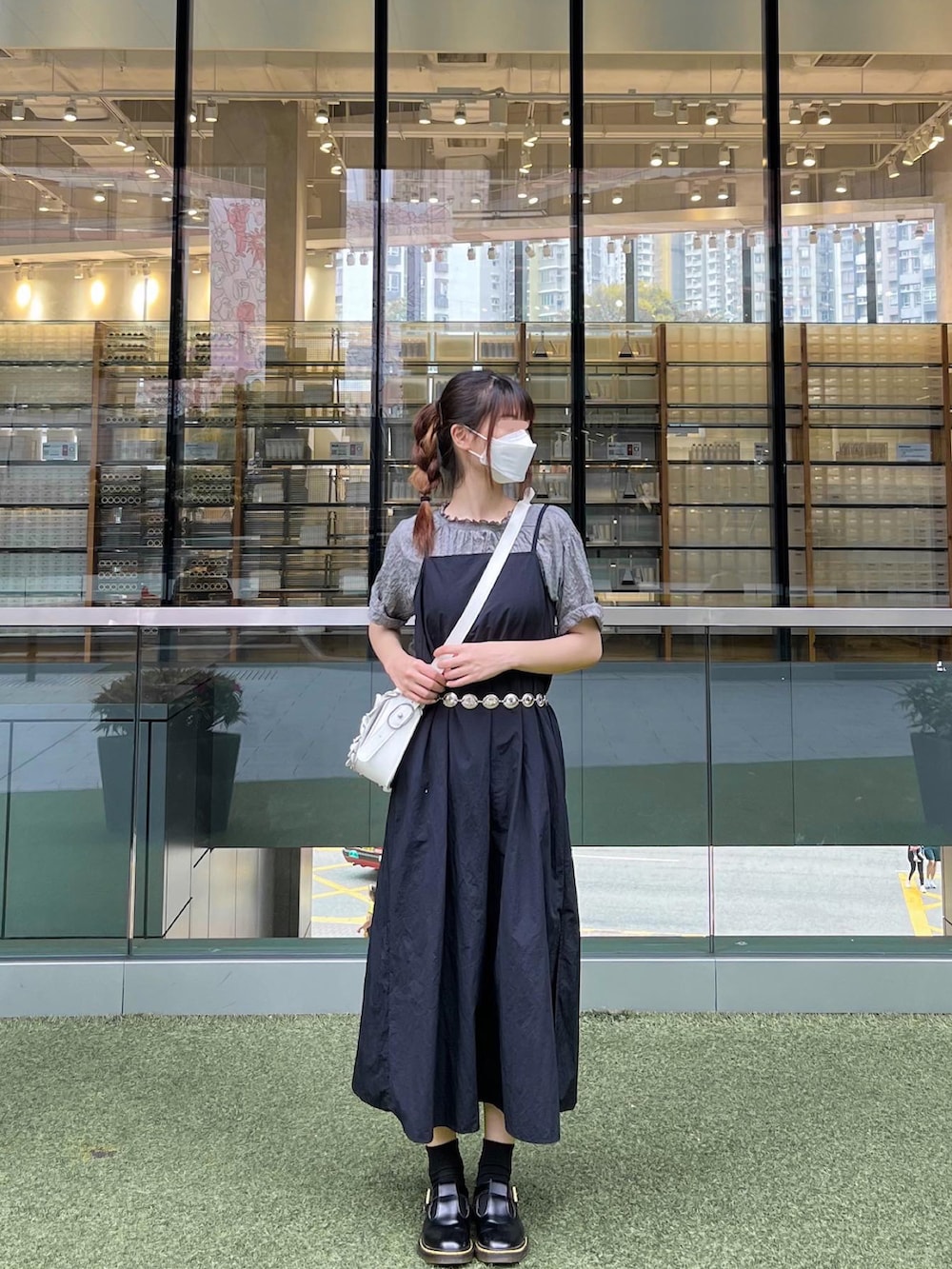 「Dr. Martensの【 Dr.Martens / ドクターマーチン 】RIY DrMartens POLLEY Tバーシューズ（その他シューズ、ブラック系）」を使った、wearareyou?さん（レディース・168cm）の春コーディネートの2枚目の写真