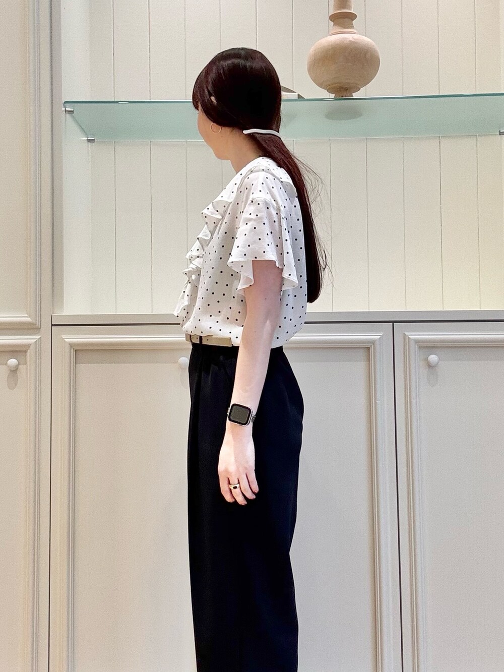 「大人カジュアル、最近のいい感じコーデ、今日のコーデ、春服、オトナカジュアル、大人ファッション、パンツスタイル、ラフコーデ、おでかけコーデ、ドット、パンツ、ジャケット、ブラウス、きれいめカジュアル、キレイめ」｜「NOLLEY’Sのウォッシャブルラミーシャンブレーダブルジャケット（テーラードジャケット、ブラウン系）」を使った、nol hirataさん（骨格ウェーブ・レディース・155cm）の春コーディネートの4枚目の写真