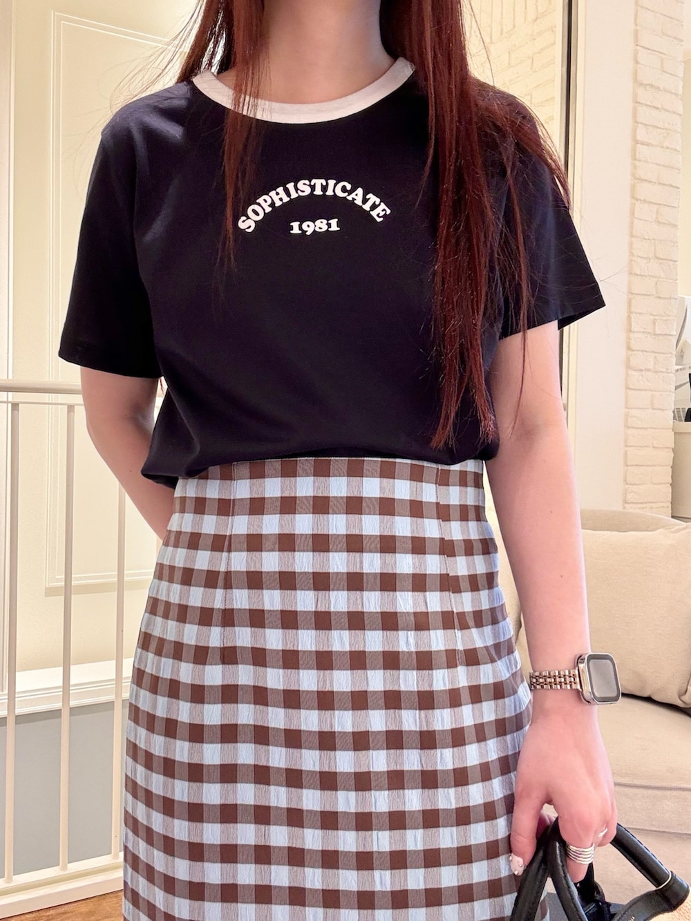 「サンダル、シンプルスタイル、ラクチンコーデ、大人女子、大人可愛い、夏服コーデ、着回しコーデ、オトナカジュアル、大人コーデ、スポーツミックス、Tシャツコーデ、ロゴT、Tシャツ、シンプルコーデ、シンプル」｜「NOLLEY’S Sophiのシルケット天竺衿配色ロゴTシャツ（Tシャツ/カットソー、ブルー系）」を使った、nol hirataさん（骨格ウェーブ・レディース・155cm）の夏コーディネートの2枚目の写真