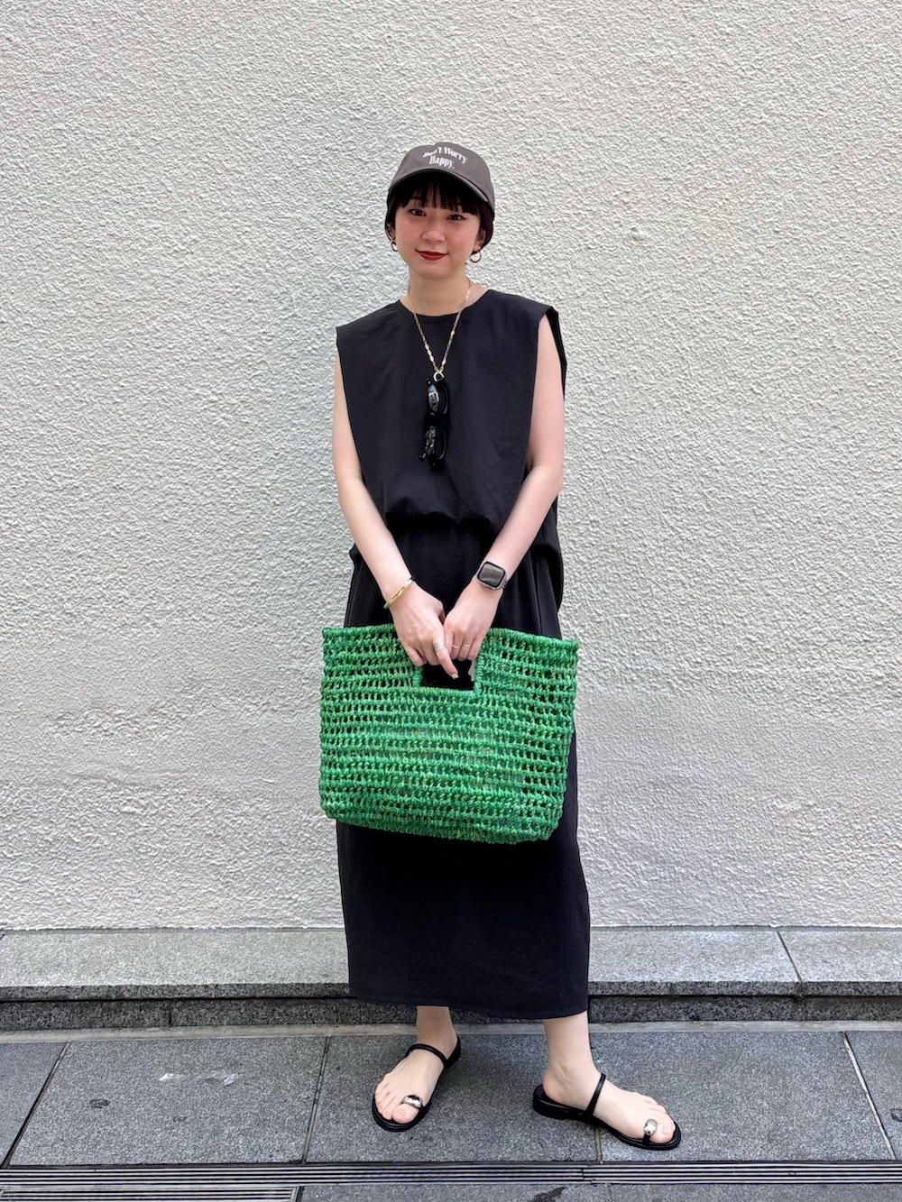 「サンダル、休日スタイル、夏、大人コーデ、ノースリーブ、セットアップ、スカート、大人カジュアル、きれいめカジュアル、カジュアル、カジュアルコーデ、カジュアルスタイル、夏コーデ、リラックススタイル、ラフ」|「NOLLEY’Sの【松葉☆別注アイテム】《セットアップ対応》エアリージョーゼットイージータイトスカート(スカート、グレー系)」を使った、nol hirataさん(骨格ウェーブ・レディース・155cm)の春コーディネートの4枚目の写真