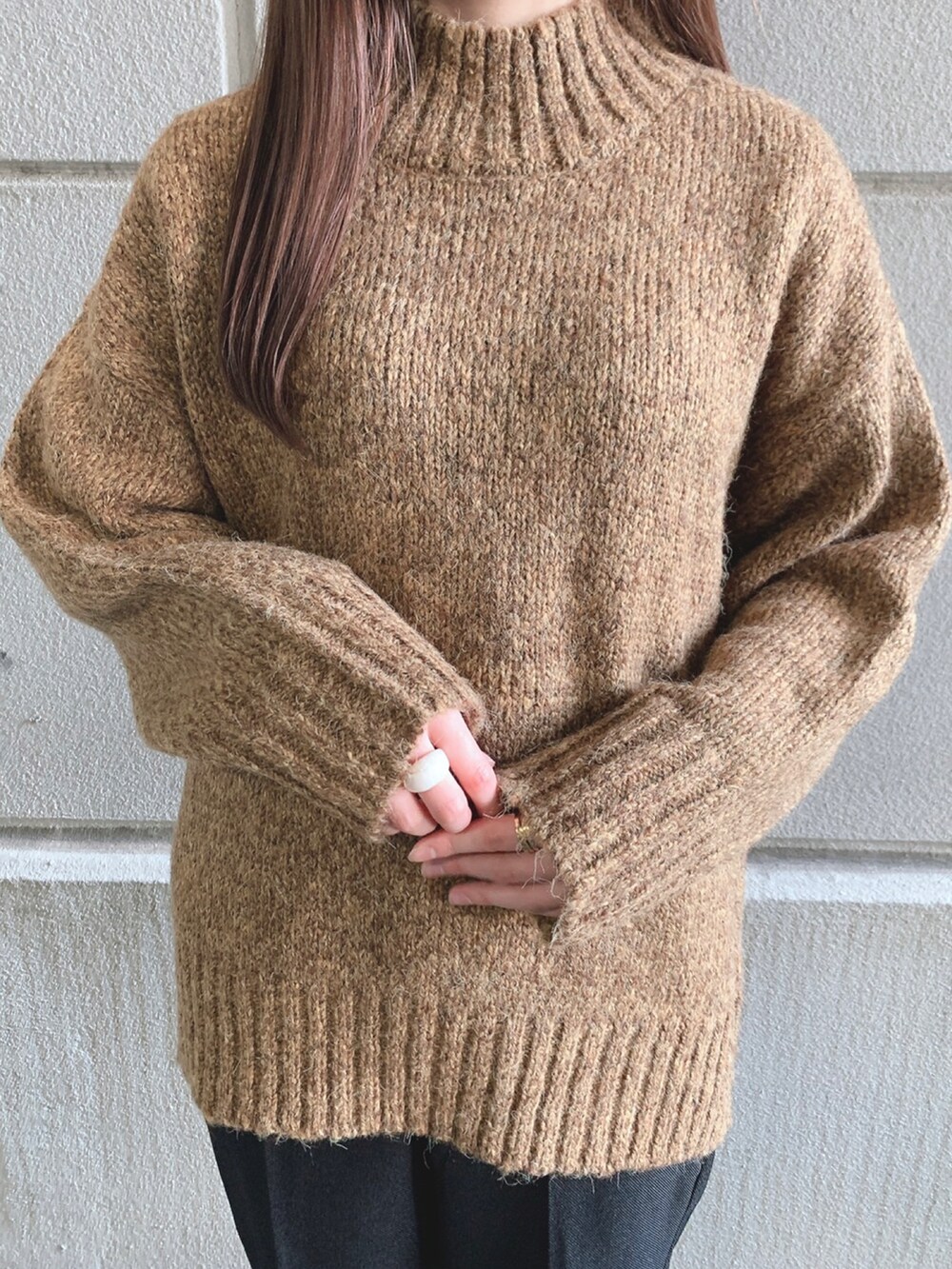 「パンツ、ブーツ、コクーンシルエット、ハイネックニット、ストレートパンツ、WAREHOUSE、ニットコーデ、items、ITEMS URBANRESEARCH、アイテムズアーバンリサーチ」｜「ITEMS URBANRESEARCHのアイテム（パンツ、ブラック系）」を使った、manaさん（レディース・160cm）の秋コーディネートの4枚目の写真