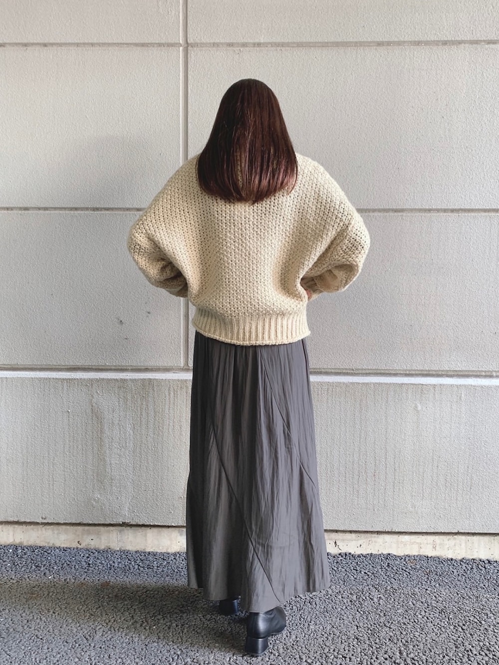 「ニット、スカート、タートルネックニット、ハイネックニット、WAREHOUSE、ニットコーデ、スカートコーデ、items、ITEMS URBANRESEARCH、アイテムズアーバンリサーチ」｜「ITEMS URBANRESEARCHのエスカルゴスカート（スカート、グレー系）」を使った、manaさん（レディース・160cm）の秋コーディネートの2枚目の写真
