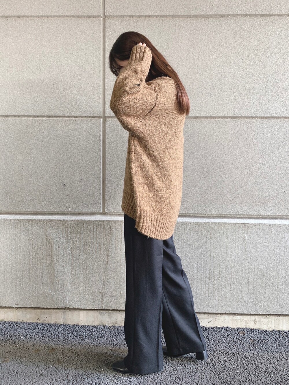 「パンツ、ブーツ、コクーンシルエット、ハイネックニット、ストレートパンツ、WAREHOUSE、ニットコーデ、items、ITEMS URBANRESEARCH、アイテムズアーバンリサーチ」｜「ITEMS URBANRESEARCHのアイテム（パンツ、ブラック系）」を使った、manaさん（レディース・160cm）の秋コーディネートの2枚目の写真