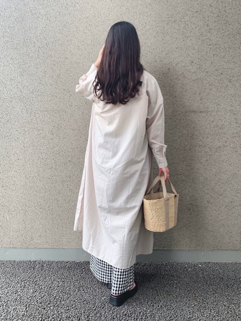 manaさんの「クルーネックノースリーブTシャツ（ITEMS URBANRESEARCH）」を使ったコーディネートの4枚目の写真