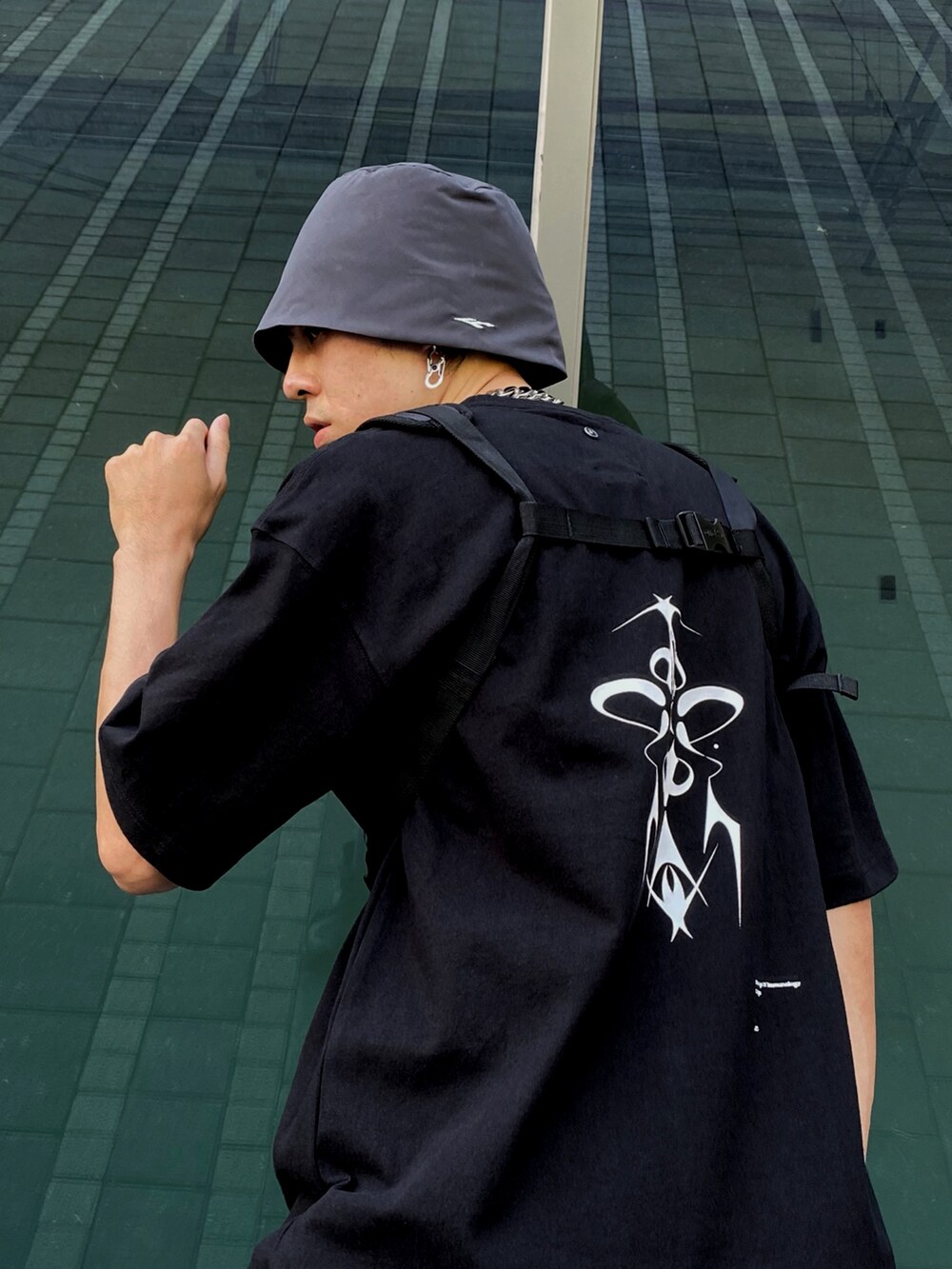 「Taiwan、NIKE、街頭穿搭、休閒、outfit、休日スタイル、休日コーデ、春コーデ、春、春夏コーデ、古着、古着MIX、大人カジュアル、大人コーデ、大人ガーリー」｜「prototypeのアイテム（キャップ、グレー系）」を使った、ctboi さん（メンズ・175cm）の夏コーディネートの2枚目の写真