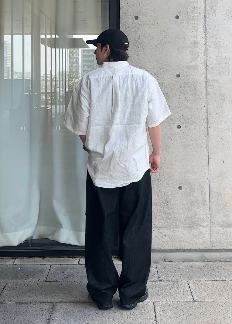 「ワイドパンツ、newarrival、オフィスカジュアル、URTECH、旅行コーデ、紫外線対策、帰省コーデ、水際アイテム、今から使える秋の先取りコーデ、ここでしか手に入らない別注アイテム、私のイチ推しブランド、スタッフのこれ買いました、uv対策×通勤スタイル、私が選ぶセールアイテム25ss、熱中症対策」｜「Russell Athleticの『別注』RUSSELL ATHLETIC×UR　BORDER SHORT-SLEEVE TEE（Tシャツ/カットソー、ブラック系）」を使った、ｵｶｲﾖｼﾋﾃﾞさん（メンズ・167cm）の夏コーディネートの2枚目の写真
