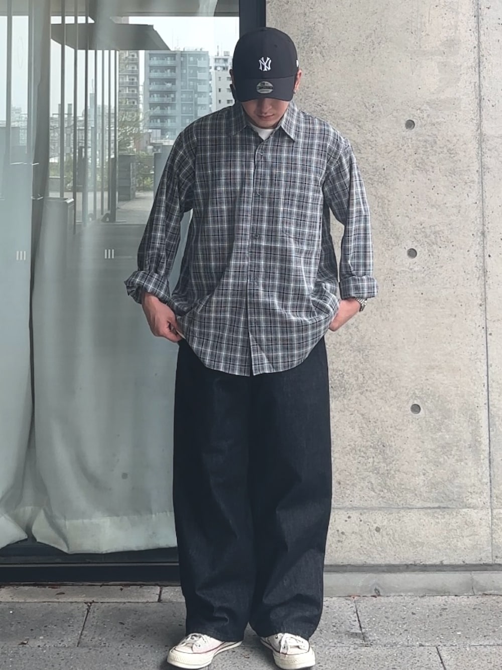 「チェック、お出かけコーデ、メンズファッション、今日のコーデ、outfit、キレイめカジュアル、お洒落さんとつながりたい、ワイドデニム、シャツコーデ、デニム、低身長、着回しコーデ、シンプル、Lee101」｜「URBAN RESEARCH DOORSのアイテム（シャツ/ブラウス、グレー系）」を使った、ｵｶｲﾖｼﾋﾃﾞさん（メンズ・167cm）の夏コーディネートの4枚目の写真
