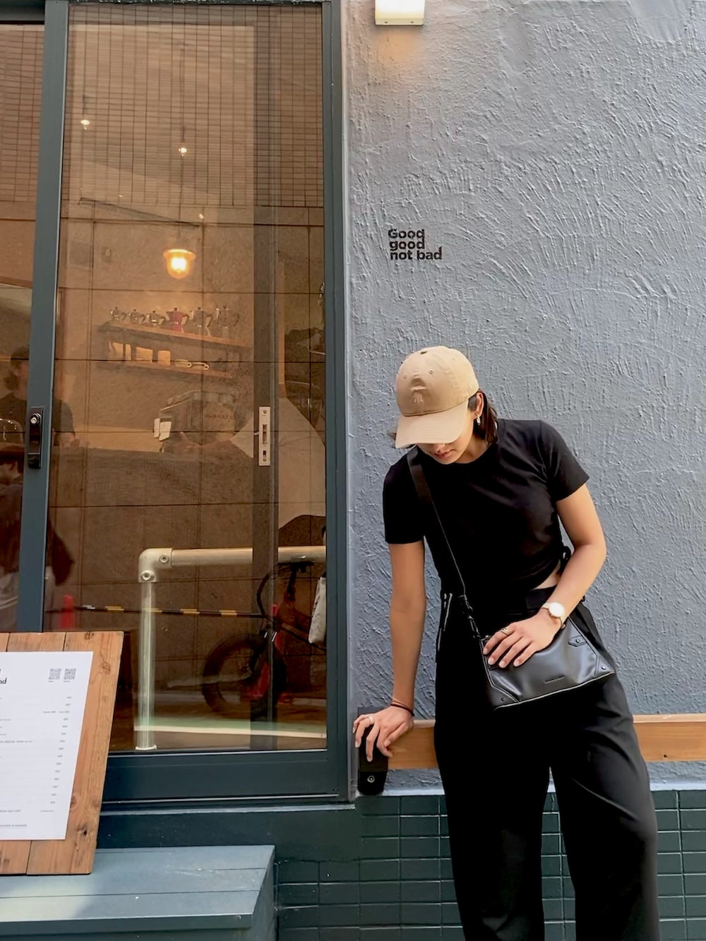 「休日コーデ、アツいコーデ全部見せ、オトナカジュアル、夏コーデ、オトナ女子、ootd、骨格ウェーブ、海外風コーデ、海外セレブ風」｜「UNIQLOのアイテム（スラックス、ブラック系）」を使った、mikootd7さん（レディース・162cm）の夏コーディネートの2枚目の写真