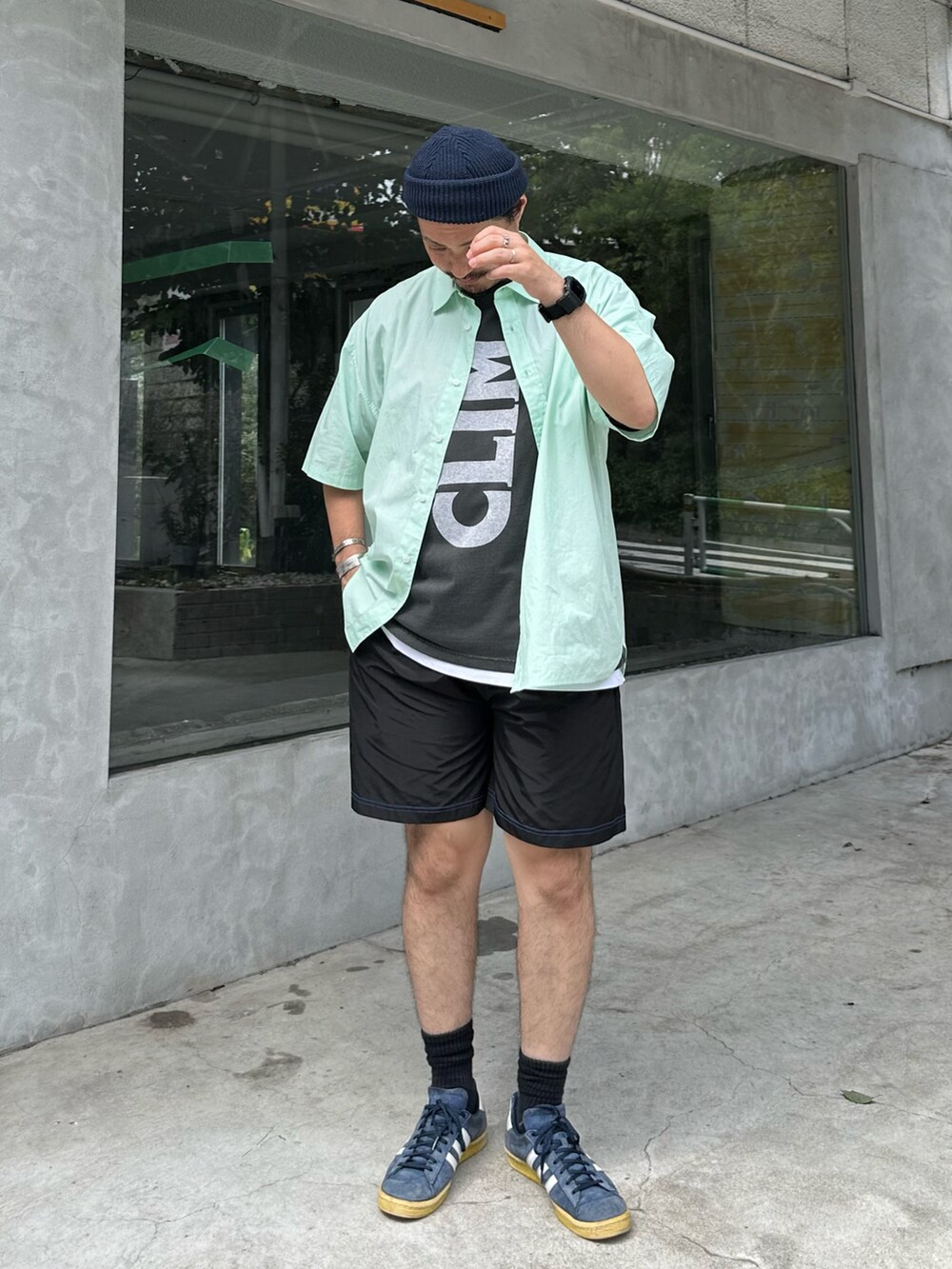 「きれいめカジュアル、夏だ！Tシャツ着よう！、シンプルコーデ、ストリート、ビッグシルエット、レイヤードスタイル、淡色コーデ、ハーフパンツ、夏コーデ、シンプル、Ｔシャツ、低身長コーデ、スニーカーコーデ、スポーツミックス、adidas」｜「CIAOPANIC TYPYの【新色追加！】ブロードビッグ半袖シャツ（シャツ/ブラウス、グリーン系）」を使った、iamjoe1008さん（メンズ・170cm）の夏コーディネートの2枚目の写真