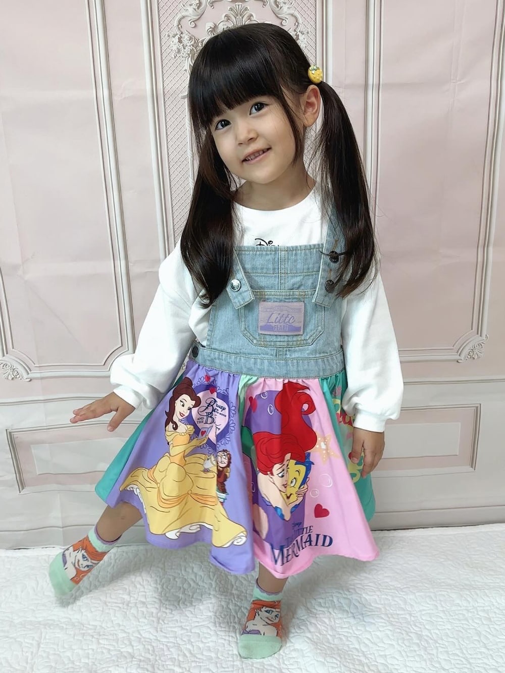 「リトシー、しまむらコーデ、littce、しまむらキッズ、しまパト、インスタグラムもみてね、秋っぽコーデ更新中」｜「しまむらのアイテム（ジャンパースカート、その他）」を使った、ゆりあさん（キッズ・100cm）の秋コーディネートの4枚目の写真