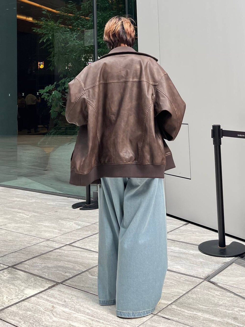 「メンズライク、カジュアル、モード、PAGEBOY、Anui」｜「Anuiの【UNISEX/3サイズ展開】ワイドイージーデニム（デニムパンツ、ブルー系）」を使った、なっつさん（レディース・164cm）の秋コーディネートの7枚目の写真