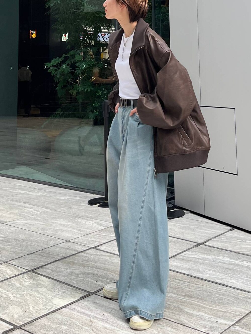 「メンズライク、カジュアル、モード、PAGEBOY、Anui」｜「Anuiの【UNISEX/3サイズ展開】ワイドイージーデニム（デニムパンツ、ブルー系）」を使った、なっつさん（レディース・164cm）の秋コーディネートの4枚目の写真
