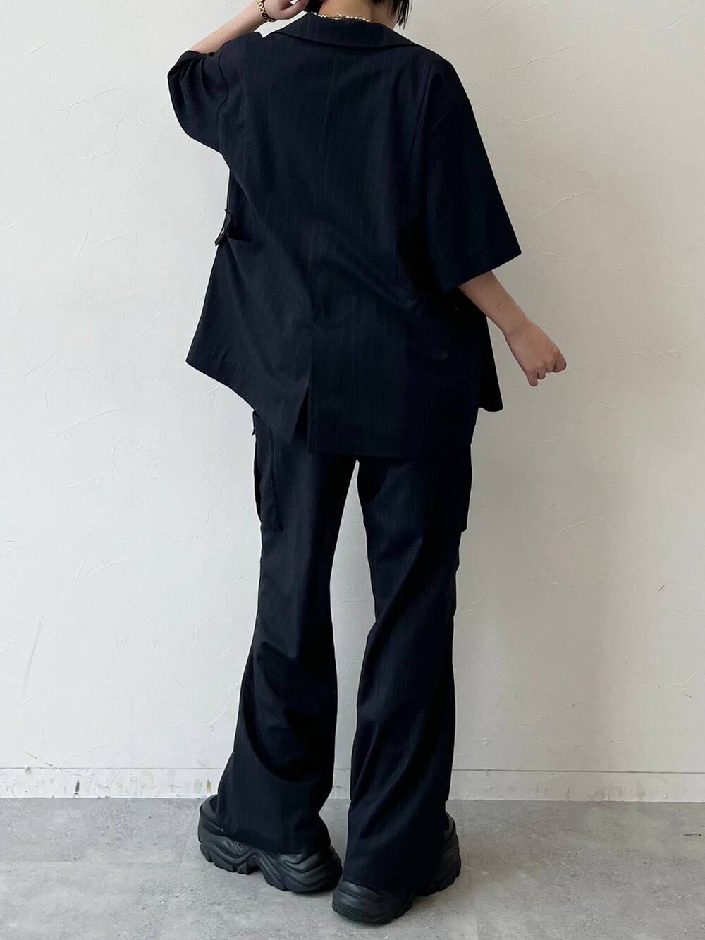 「メンズライク、カジュアル、モード、PAGEBOY、Anui」｜「PAGEBOYのプラットチャンキースニーカー（スニーカー、ブラック系）」を使った、なっつさん（レディース・164cm）の春コーディネートの6枚目の写真