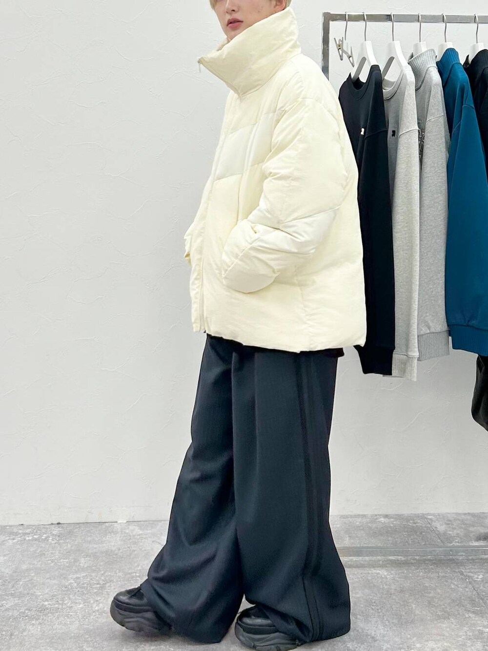 「メンズライク、カジュアル、モード、PAGEBOY、Anui」｜「PAGEBOYのプラットチャンキースニーカー（スニーカー、ブラック系）」を使った、なっつさん（レディース・164cm）の秋コーディネートの2枚目の写真