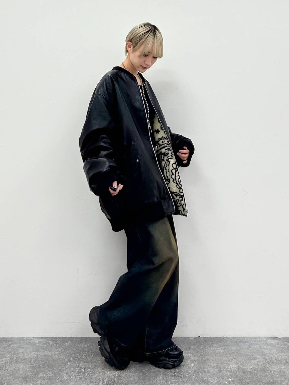 「PAGEBOY、メンズライク、カジュアル、モード、Anui」｜「PAGEBOYのプラットチャンキースニーカー（スニーカー、ブラック系）」を使った、なっつさん（レディース・164cm）の秋コーディネートの5枚目の写真